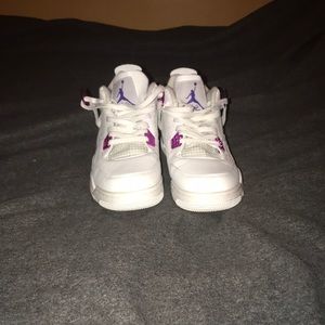 Worn once and the original box is not included